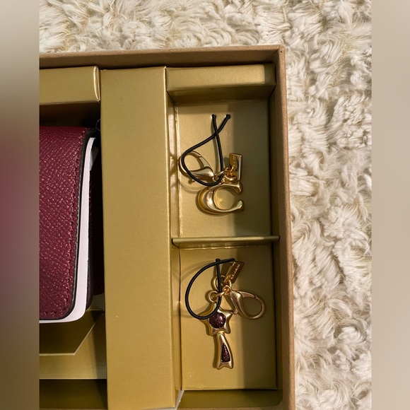 NWT NIB Coach Mini Black Cherry Color Wallet w/ Gold Chain & Attachable Charms - Picture 3 of 10